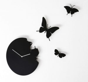 http://geniusbeauty.com/wp-content/uploads/2009/05/black-butterfly-clock-300x279.jpg