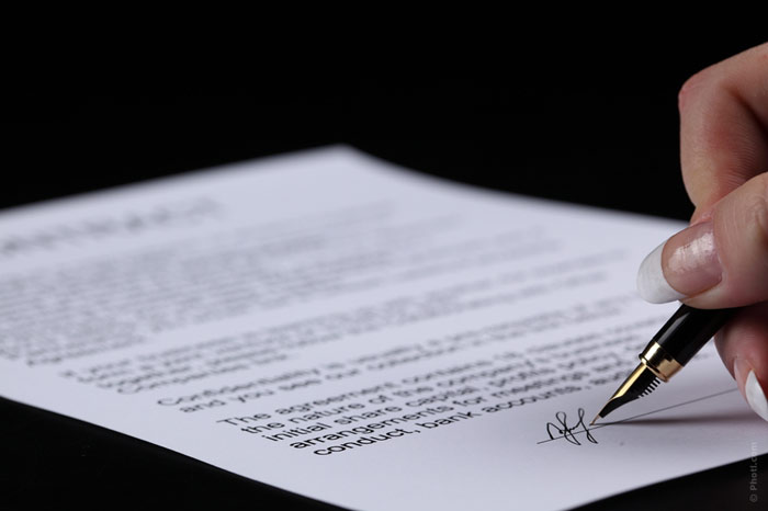 700-divorce-sign-signature-paper-document-write-pen-pencil