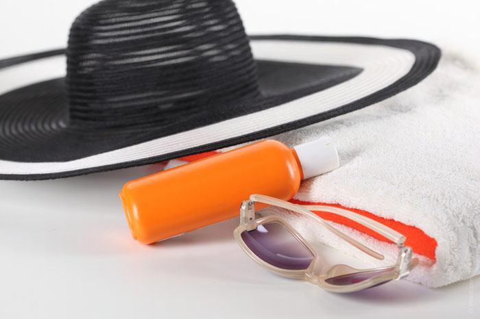 700-sunscreen-lotion-sun-vacation-beach-hat-cream-protection-uv-eyeglasses