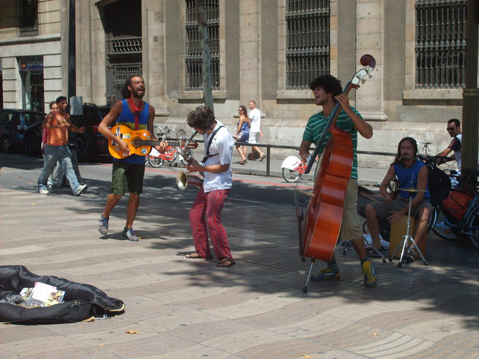 street-musicians-barcelona