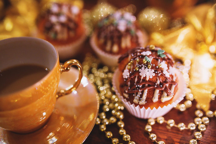 kaboompics.com_Christmas-Cupcake-&-Coffee
