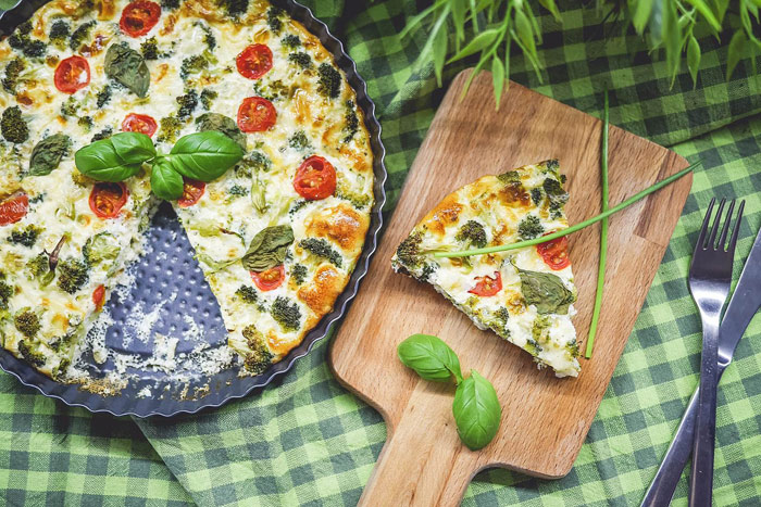 pizza-vegetarean-vegetables-basil