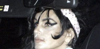 Cindy Crawford Gives Her Impersonation of Amy Winehouse at Halloween Party