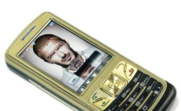 Cool758 – Cell Phone with Built-in Electric Shaver