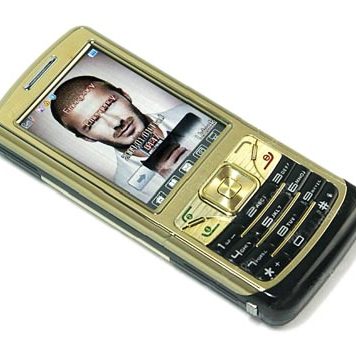 Cool758 – Cell Phone with Built-in Electric Shaver