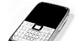 A New E71 Luxury Cell Phone from Nokia Is Encrusted with White Diamonds