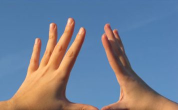 Knuckle Cracking Harms the Joints