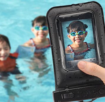 Sanwa Waterproof Bag Will Protect Your iPhone