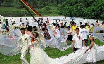 Chinese Bride Was 2.2 km Long When Dressed for the Occasion