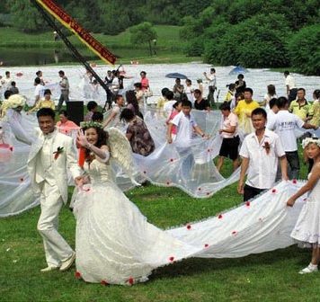 Chinese Bride Was 2.2 km Long When Dressed for the Occasion