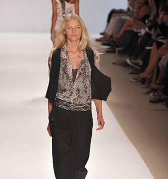 Spring-Summer 2010 Ready-to-wear Women’s Clothing Collection by Carlos Miele