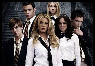 Gossip Girl Is Going to Tumble Three into One Bed in the Next Episode