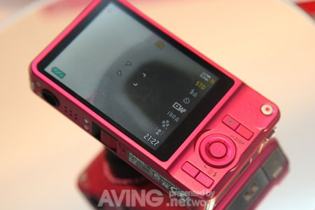 Hello Kitty and Casio's Digital Camera: Display and Controls