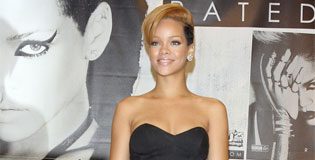 What Does Rihanna Eat While Touring