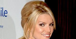 Jessica Simpson Steps onto the Wedding Ring Market
