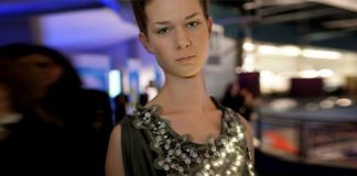 A Dress to Check Your Environment: LED-Powered Climate Dress