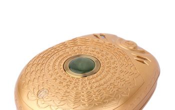 Mini Golden Cell Phone in the Guise of a Powder Case