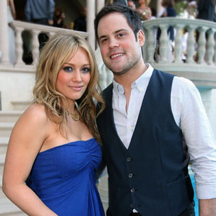 Hilary Duff and Mike Comrie are Engaged