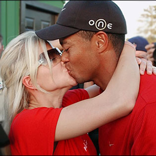 Tiger Woods Kissing Elin