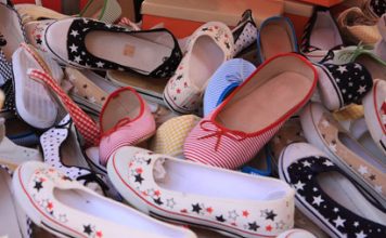 Shop For Shoes In the Evening and Wear Small Heel