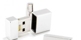 USB Flash Drive to Be Worn on Your Shirtsleeves