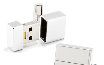 USB Flash Drive to Be Worn on Your Shirtsleeves