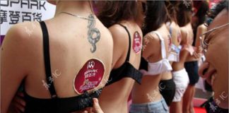 Chinese Men Showed Their Prowess in Unclasping Bras