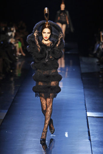 Show by Jean Paul Gaultier: magic of the black, furs, leather and Dita ...