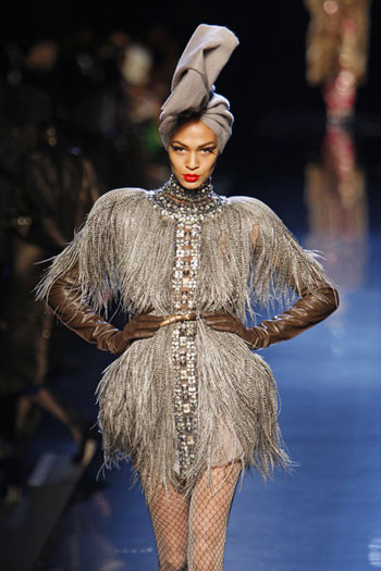 Show by Jean Paul Gaultier: magic of the black, furs, leather and Dita ...