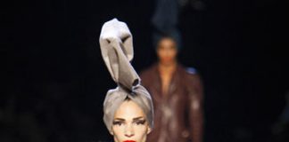 Show by Jean Paul Gaultier: magic of the black, furs, leather and Dita Von Teese