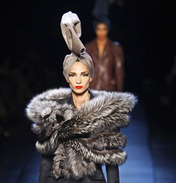 Show by Jean Paul Gaultier: magic of the black, furs, leather and Dita Von Teese