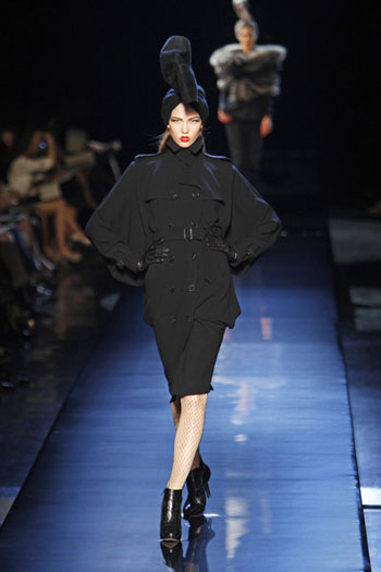 Show by Jean Paul Gaultier: magic of the black, furs, leather and Dita ...