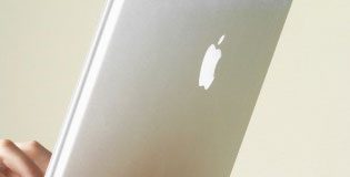 Laboratory 424 Offers Riser for Laptop Work Convenience