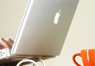 Laboratory 424 Offers Riser for Laptop Work Convenience