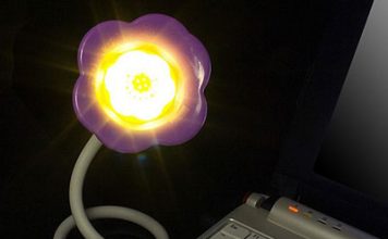 USB Flower-Shaped Gadget That Gives out Light and Scent
