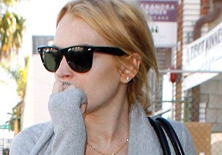 Lindsay Lohan Stole a Necklace