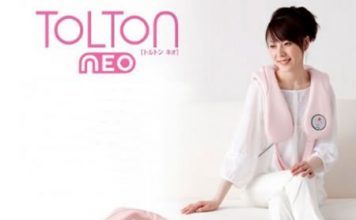 Neo Tolton Massages Tired Shoulders