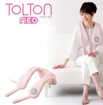 Neo Tolton Massages Tired Shoulders