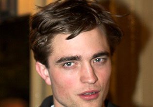 Rob Pattinson Obsessed with Older Females
