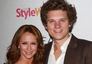 Jennifer Love Hewitt Breaks up with Boyfriend