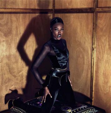 Wild Naomi Campbell for Givenchy Fall 2011