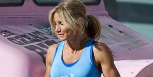 Cameron Diaz Shows Pregnant Belly