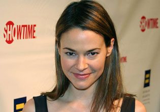 Homophobes Kicked Leisha Hailey off Flight for Kissing