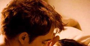 Robert Pattinson and Kristen Stewart Get Married in Breaking Dawn – Video