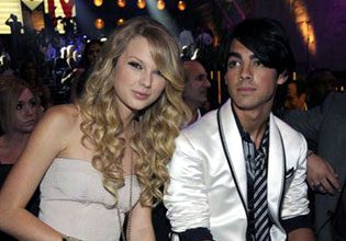 Joe Jonas Wants to Date Taylor Swift Again