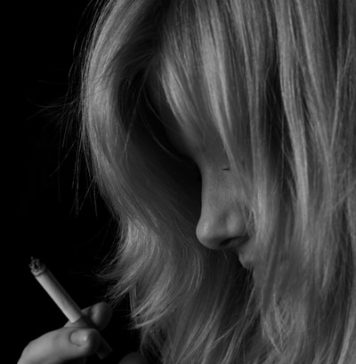 Smoking Speeds up Menopause