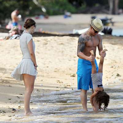 Jennifer Lopez and Casper Smart with twins on Hawaii