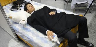 Jukusui-kun Robot Pillow Helps Those Suffering from Sleep Apnea