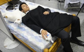 Jukusui-kun Robot Pillow Helps Those Suffering from Sleep Apnea
