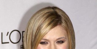 Kelly Clarkson on Working and Having a Relationship: 'It's Killing Me'